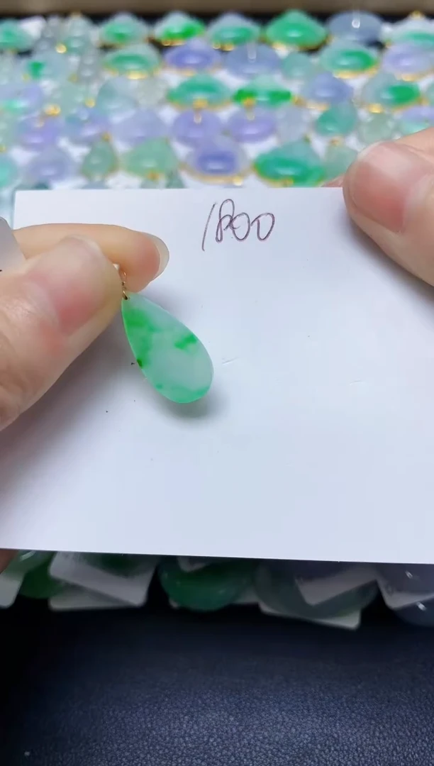 翡翠18K金镶嵌颈饰 天然缅甸翡翠A货