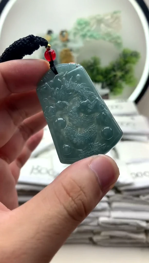 颈饰未镶嵌翡翠龙牌
