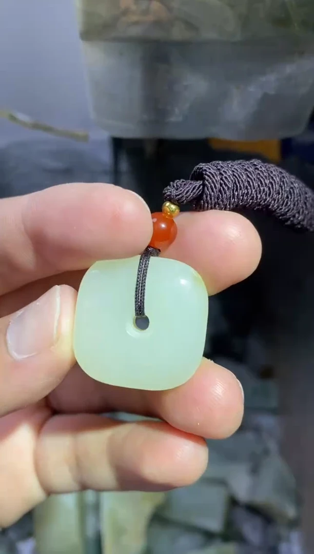 和田玉未镶嵌颈饰强*平安扣