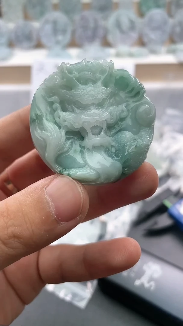 翡翠未镶嵌颈饰..../6/5/ 254