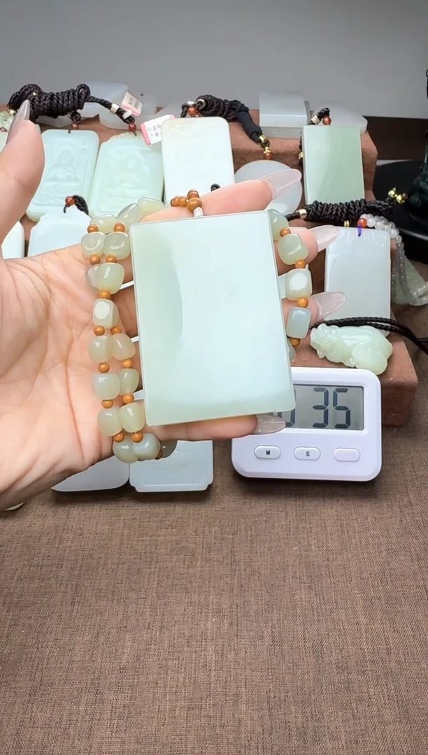 颈饰未镶嵌和田玉1