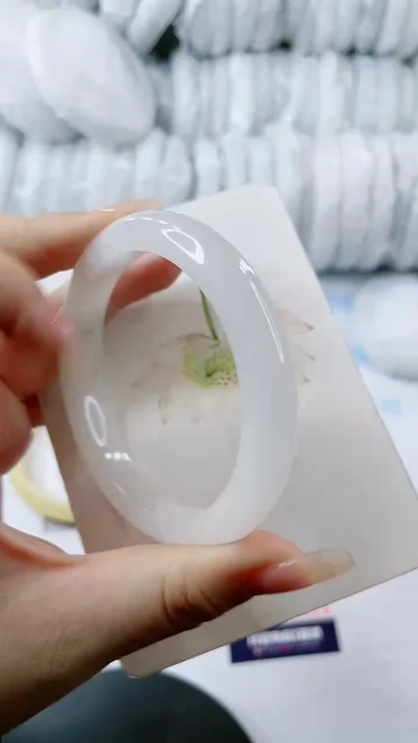 【闪购商品】石英质玉手镯未镶嵌0179330376 多样性发货