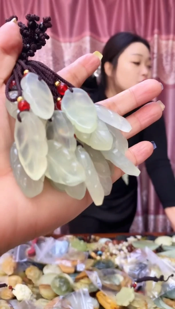 未镶嵌岫玉吊坠多样性发其中之一  挂坠