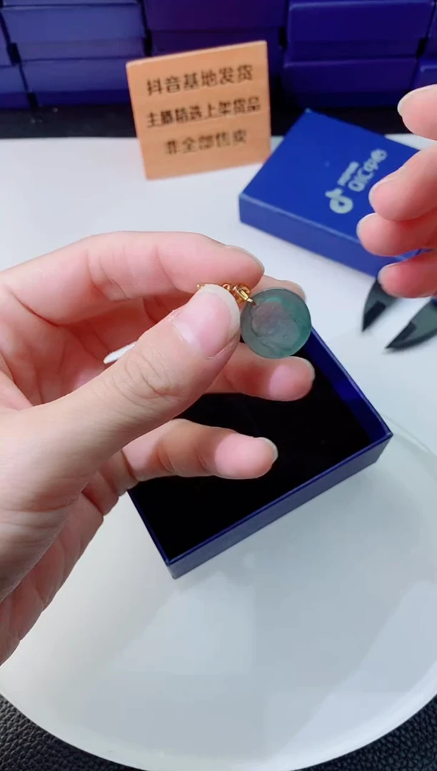 翡翠未镶嵌颈饰1