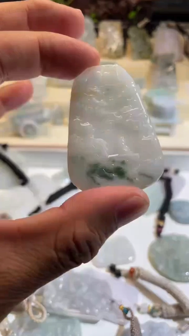 翡翠未镶嵌颈饰8/10/037