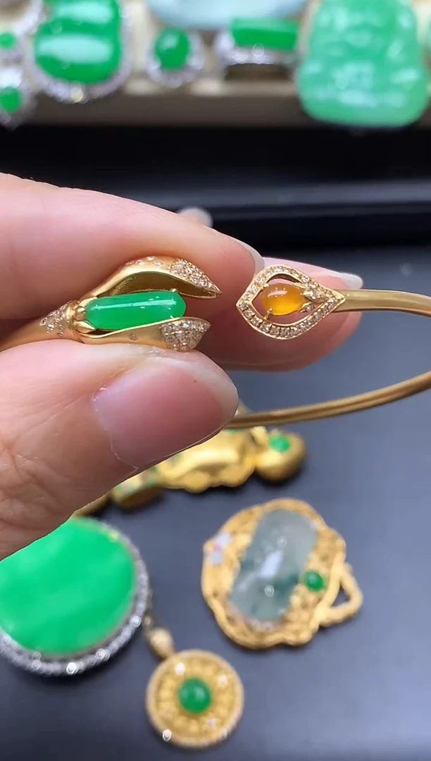 18K金镶嵌手镯翡翠611-中国好珍宝