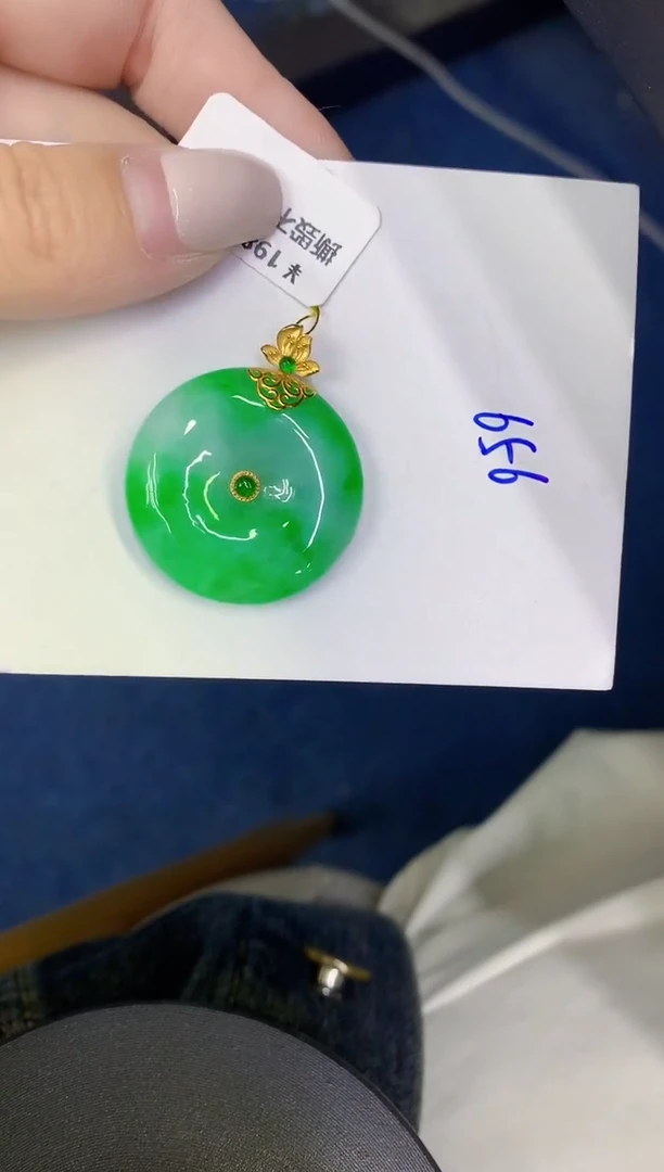颈饰18K金镶嵌翡翠缅甸天然翡翠A货