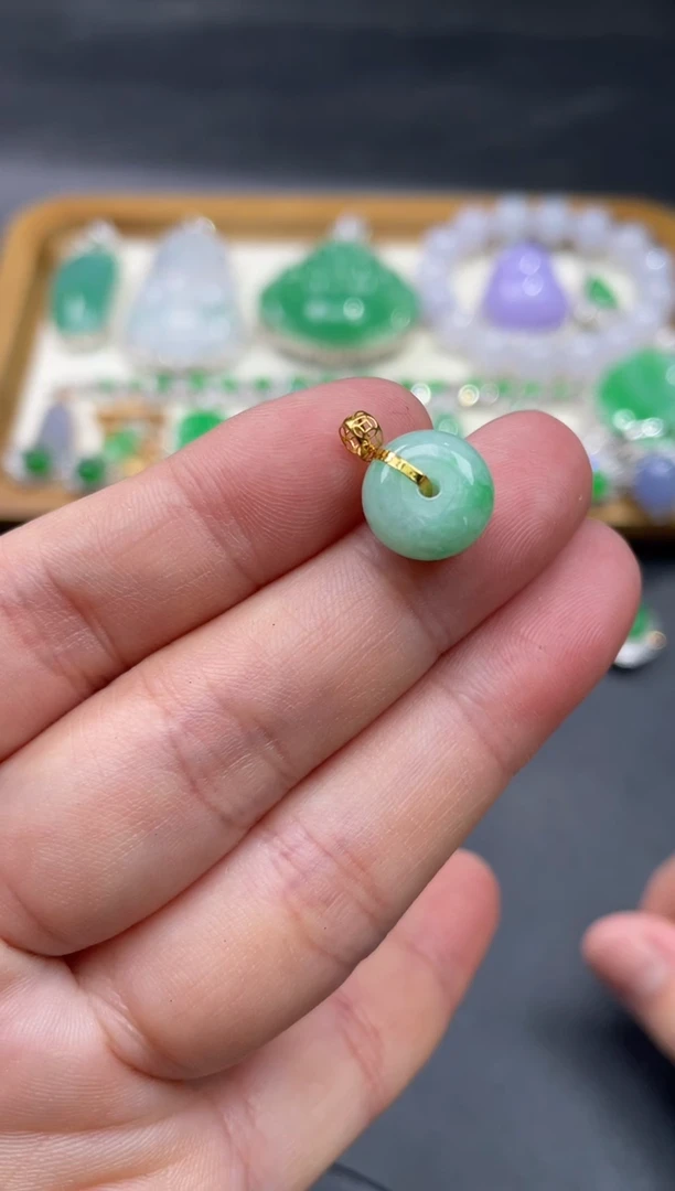 【闪购商品】翡翠颈饰18K金镶嵌94.........