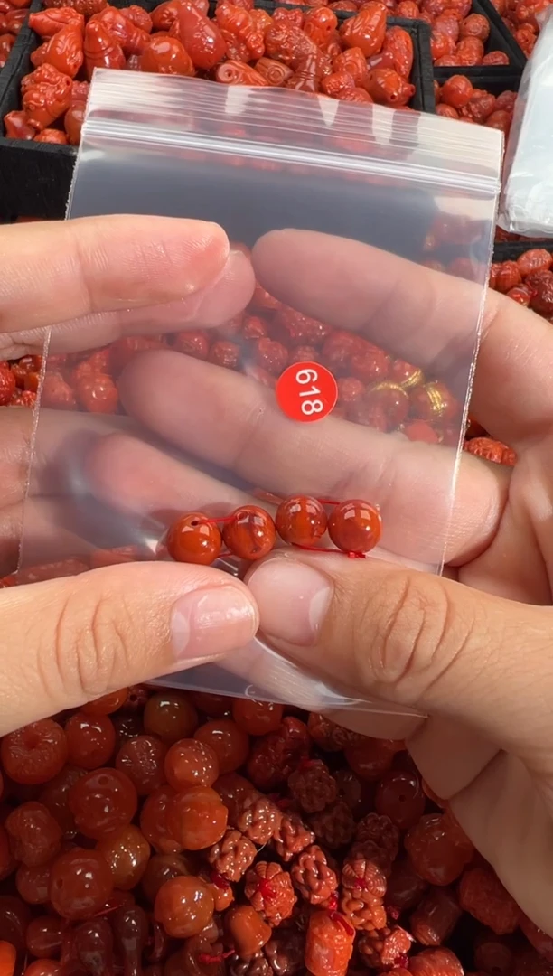 南红玛瑙未镶嵌颈饰1