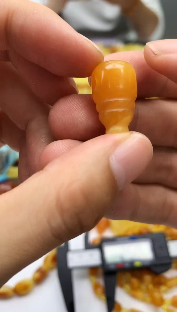 裸石蜜蜡未镶嵌三通