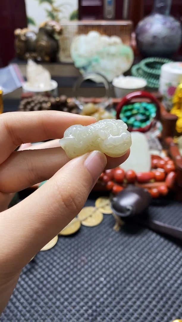 未镶嵌和田玉挂件貔貅