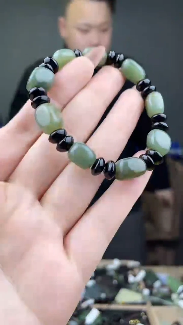 颈饰未镶嵌和田玉1拍一发一，多样性发货！