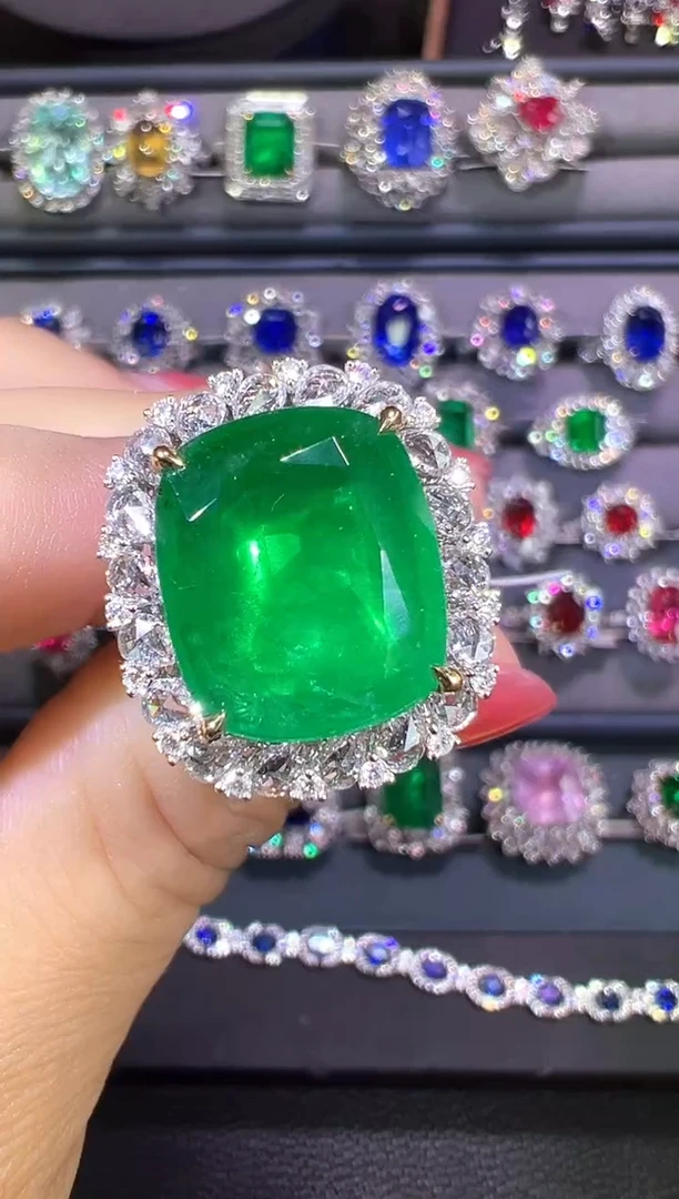 18K金镶嵌GUILD两用款祖母绿8.87ct