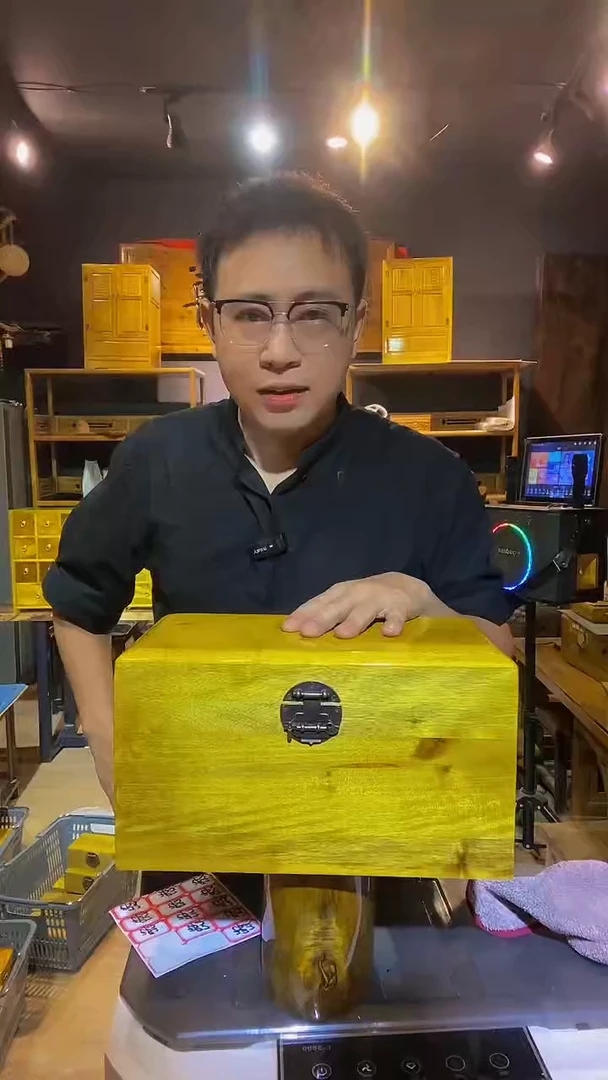 用****5金丝楠木制品箱子