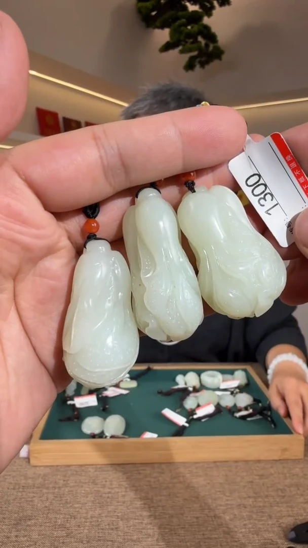 颈饰未镶嵌和田玉多样性发货发其中一件