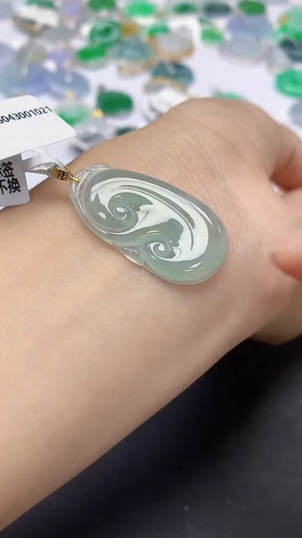 翡翠18K金镶嵌颈饰天然缅甸a货翡翠