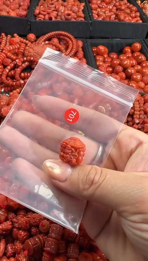 南红玛瑙未镶嵌颈饰1