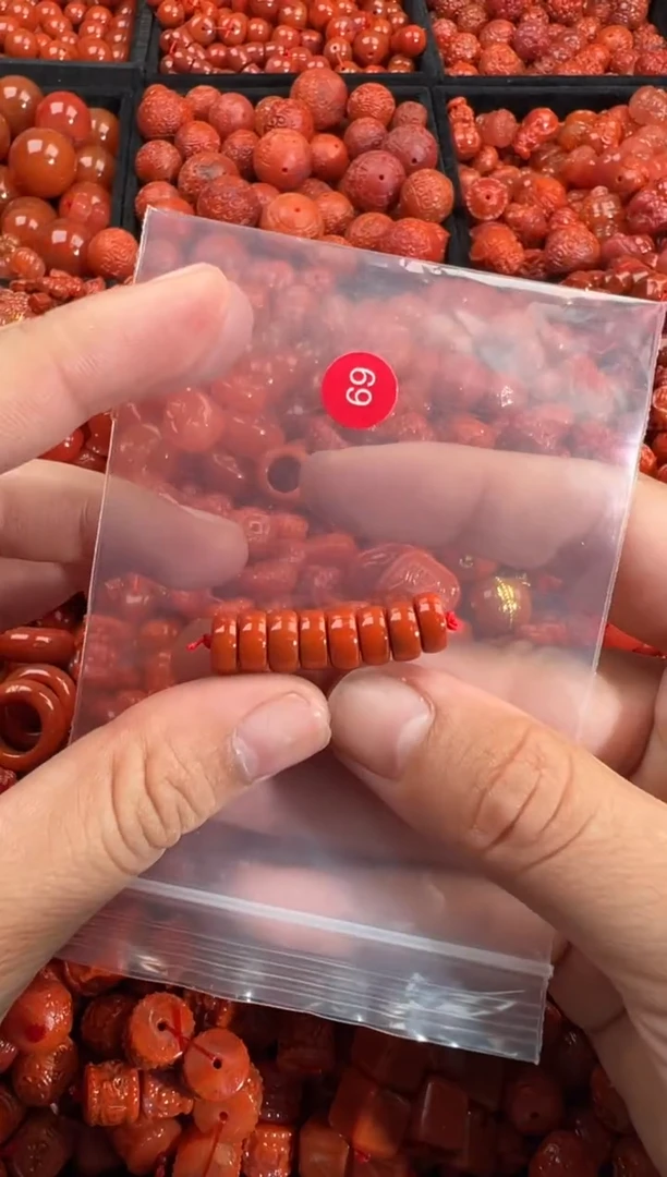 南红玛瑙未镶嵌颈饰1