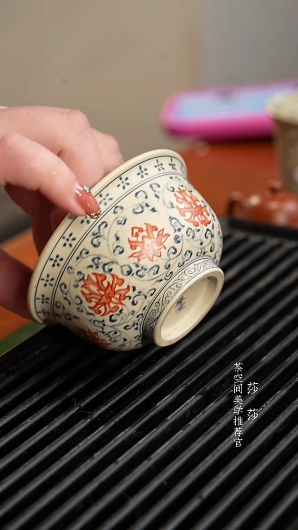 【闪购商品】缠枝莲压手杯缠枝莲压手杯