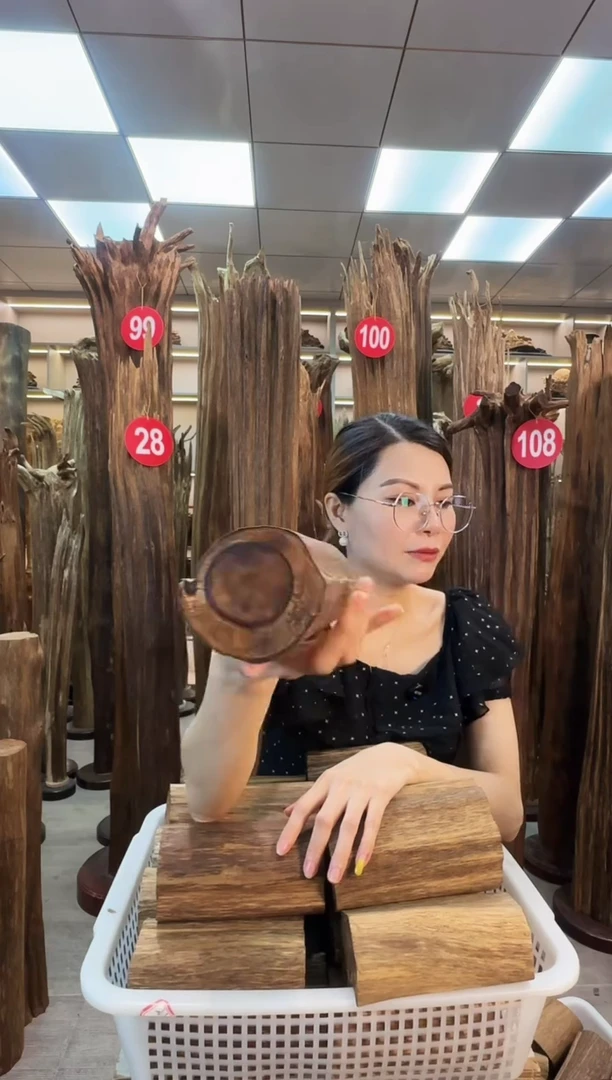 沉香碎屑沉香沉香原料摆件工艺品100元以上带底座