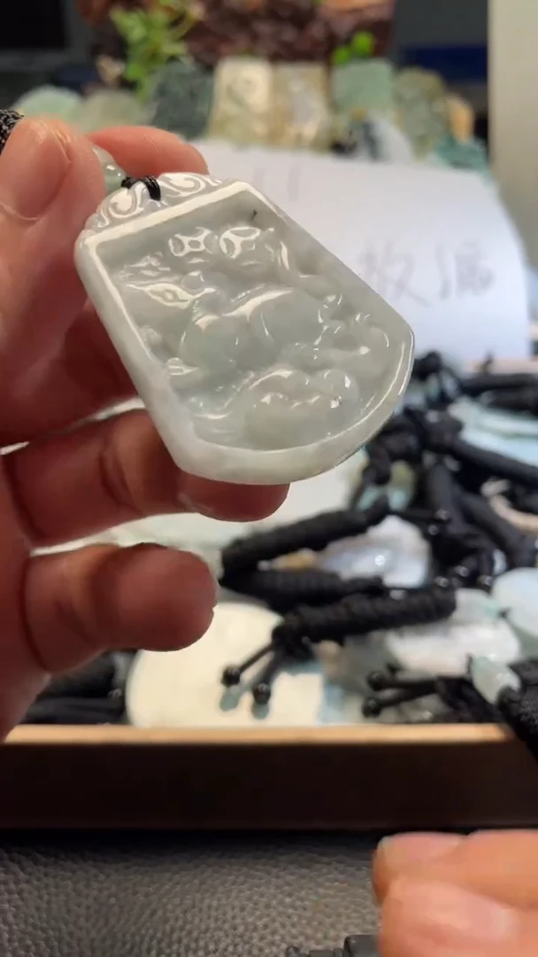 颈饰未镶嵌翡翠11/11/039