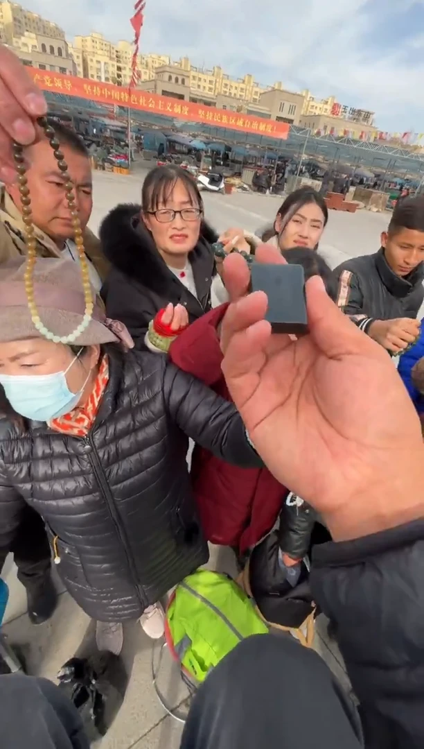 未镶嵌和田玉（糖玉）挂件和田玉