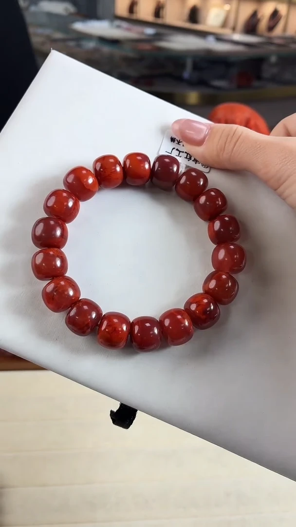 未镶嵌瓦西牛血老型手串14+南红玛瑙小*虎一个/条