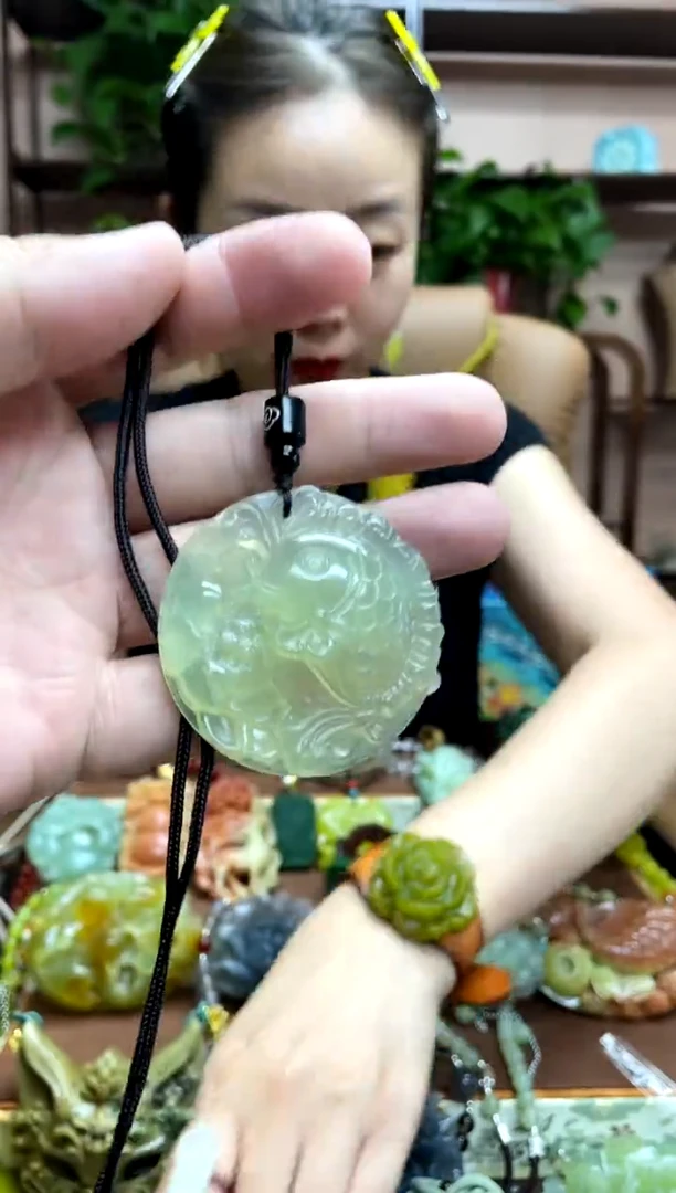 未镶嵌岫玉吊坠·1