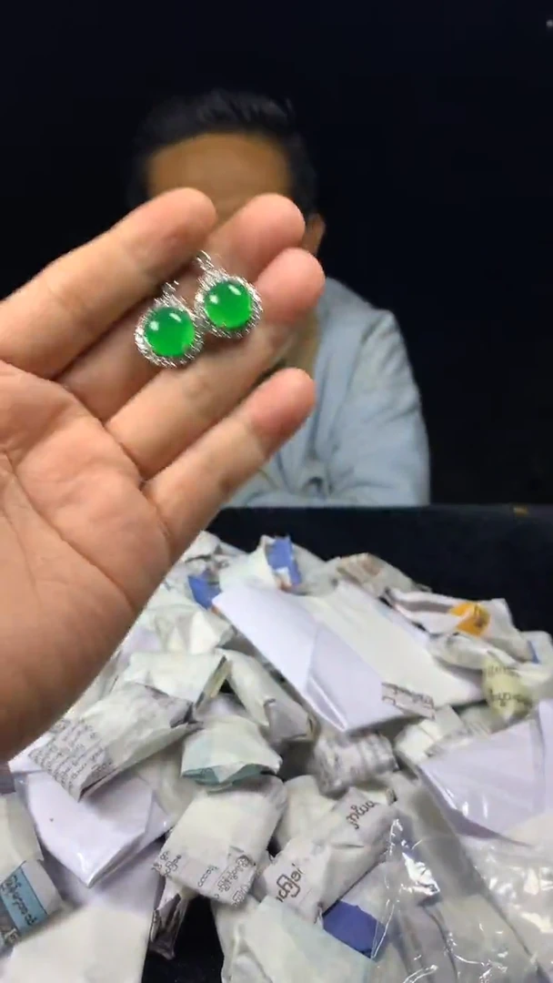 满色吊坠，所见即所得！！！