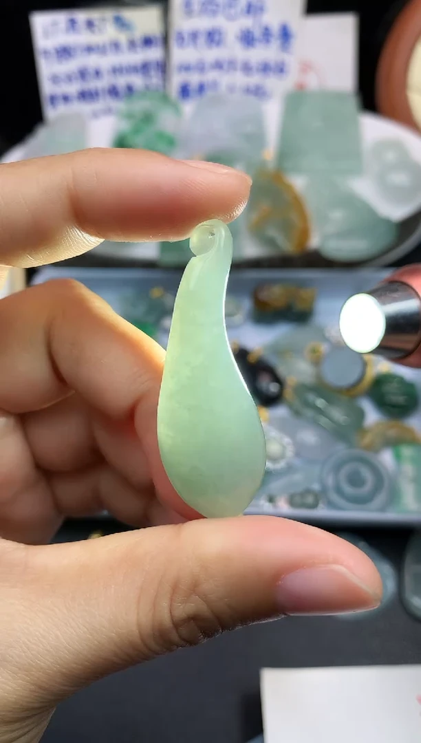 颈饰未镶嵌翡翠吊坠