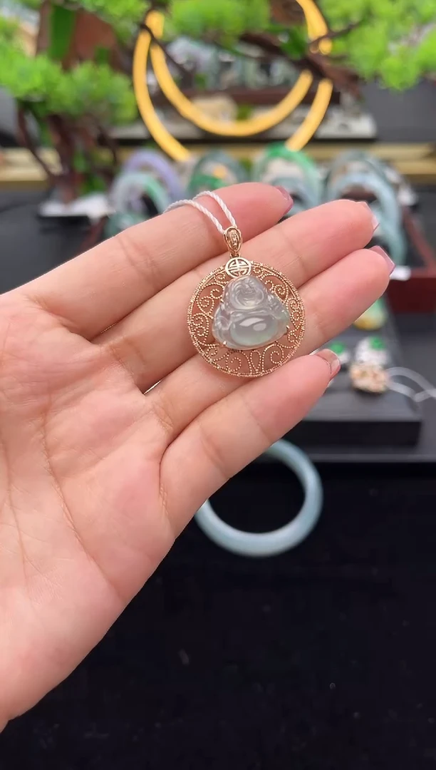 颈饰18K金镶嵌翡翠吊坠