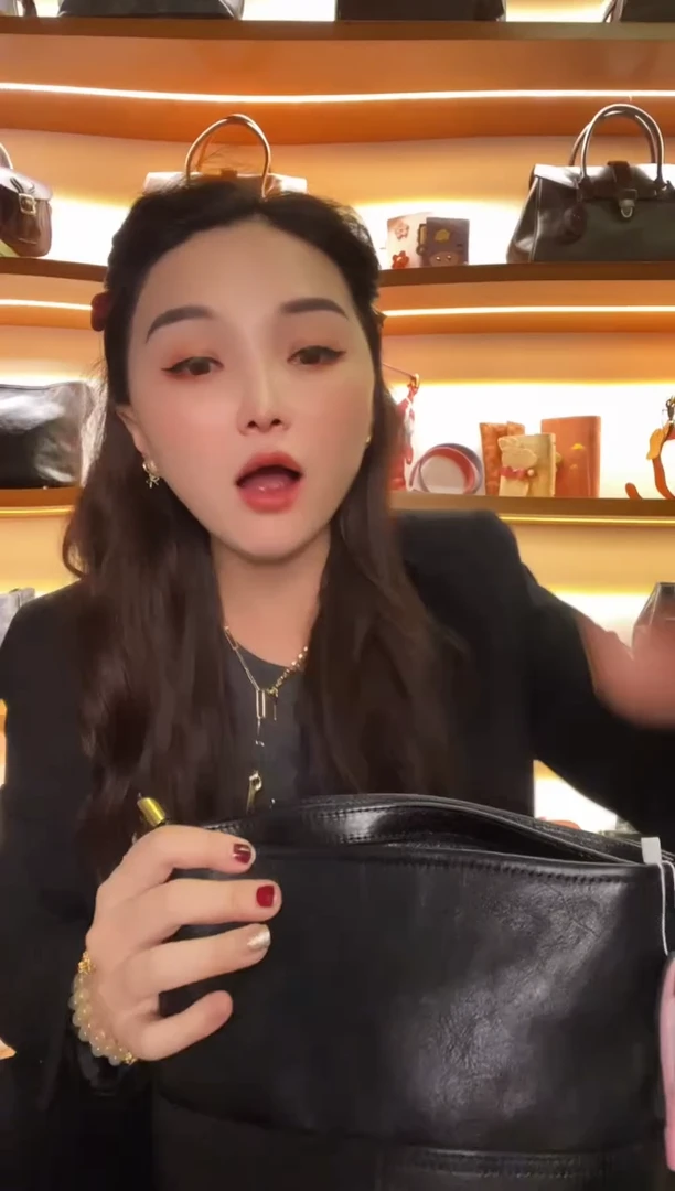 水牛皮（革）  高端订制时尚百搭女士手提斜跨包