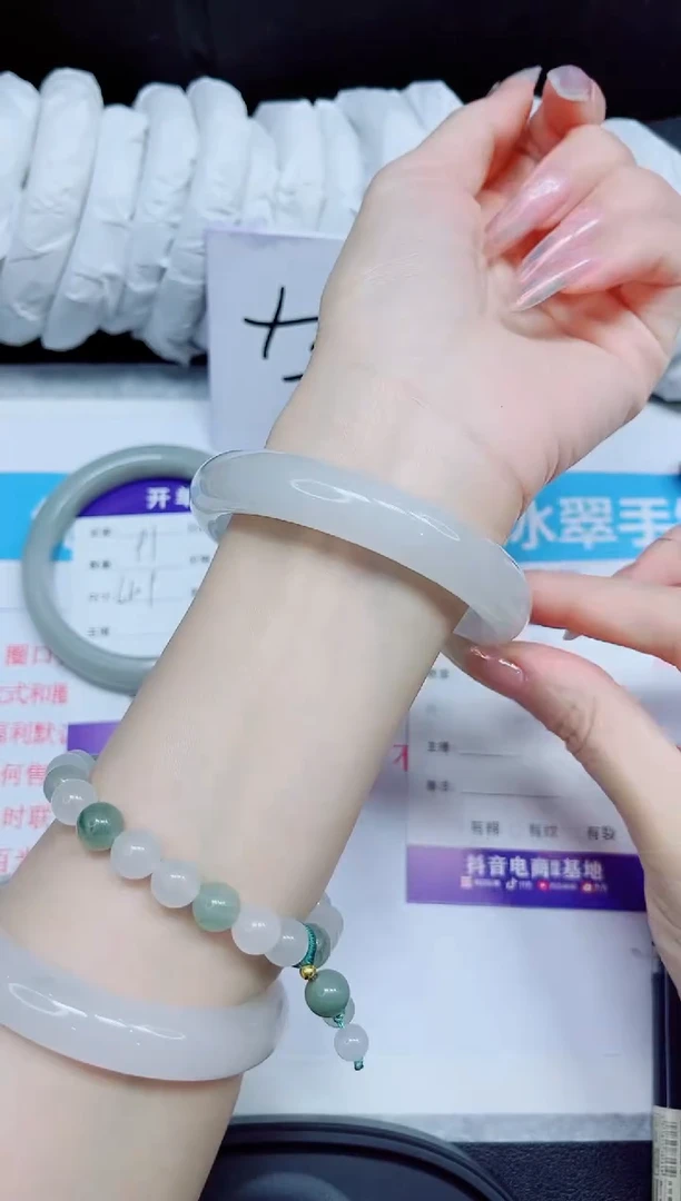 石英质玉手镯未镶嵌92.