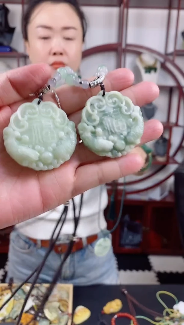 未镶嵌岫玉颈饰随机发