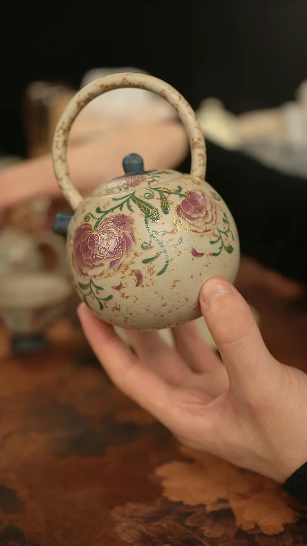 摩吉陶陶闪拍链接 花开倾城青花火石红焦糖釉全瓷把手提梁壶