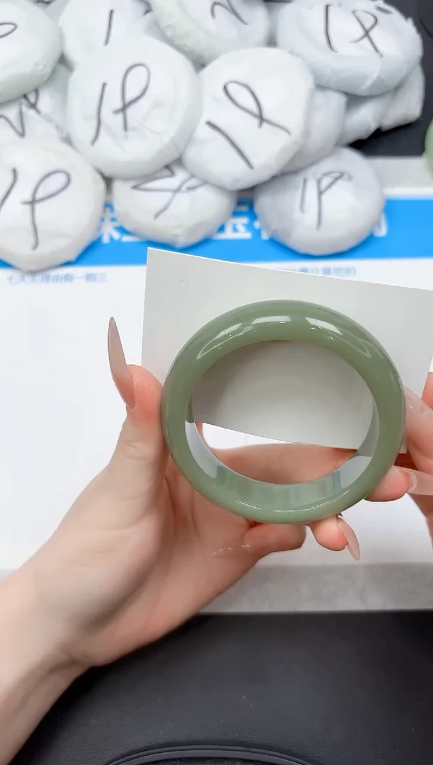 未镶嵌手镯石英质玉372-52