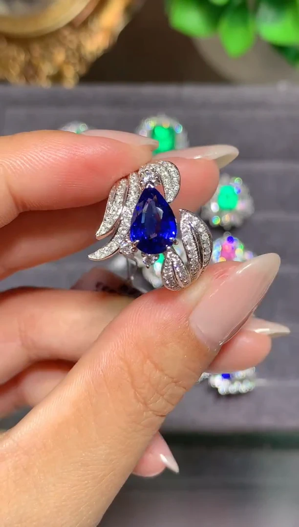 蓝宝石戒指18K金镶嵌2.16CT