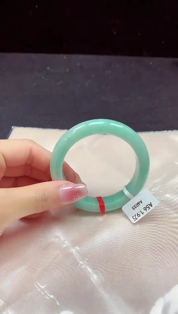【闪购商品】翡翠手镯未镶嵌镯子56+