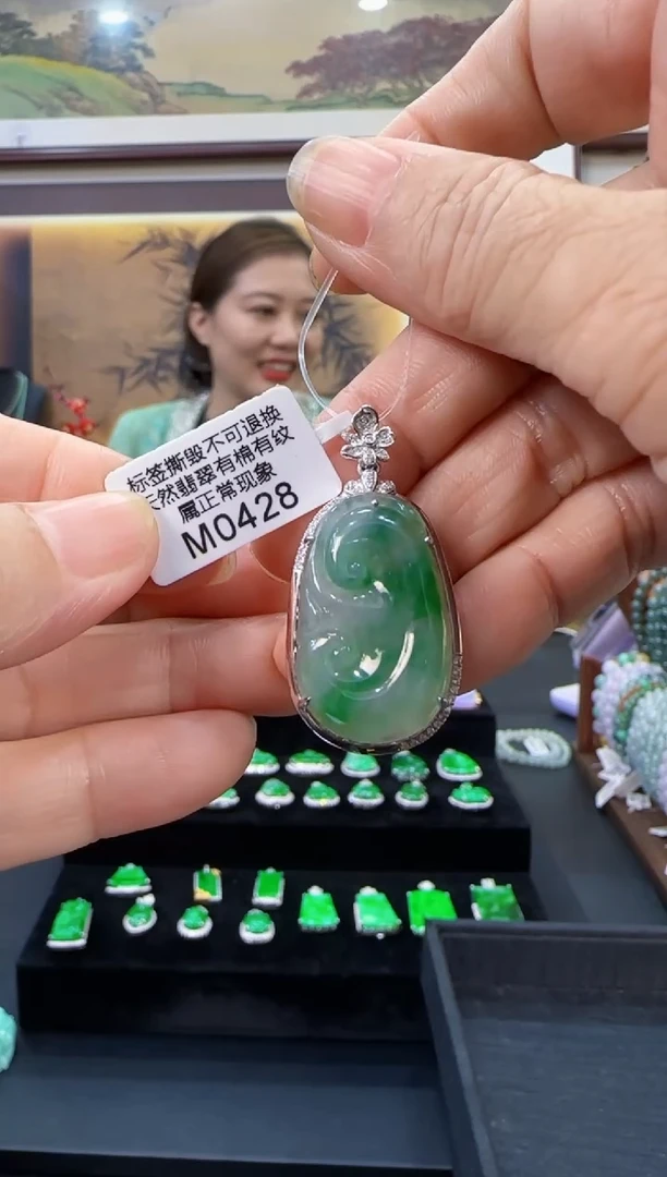 颈饰18K金镶嵌翡翠M0428如意