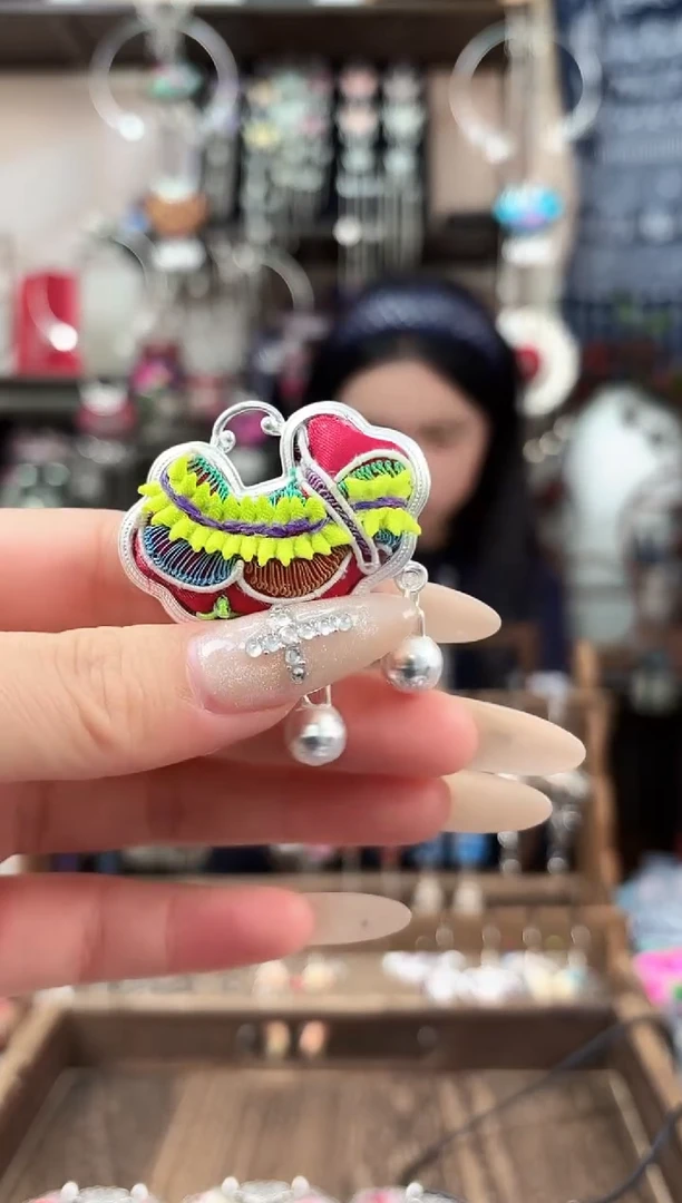 织绣民族风非遗老绣饰品552