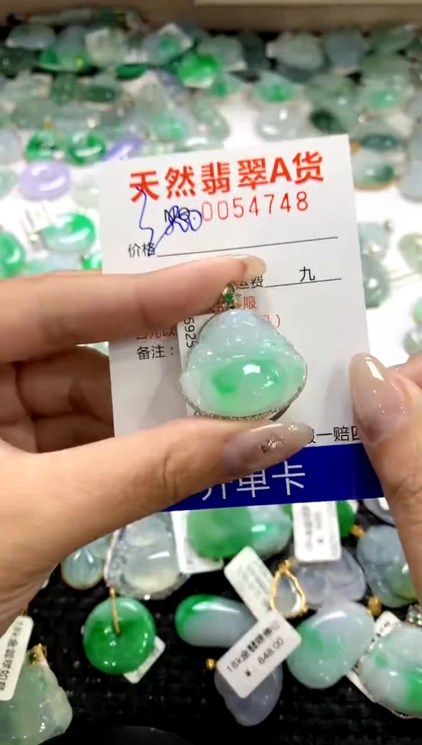 颈饰18K金镶嵌翡翠1111111111111111