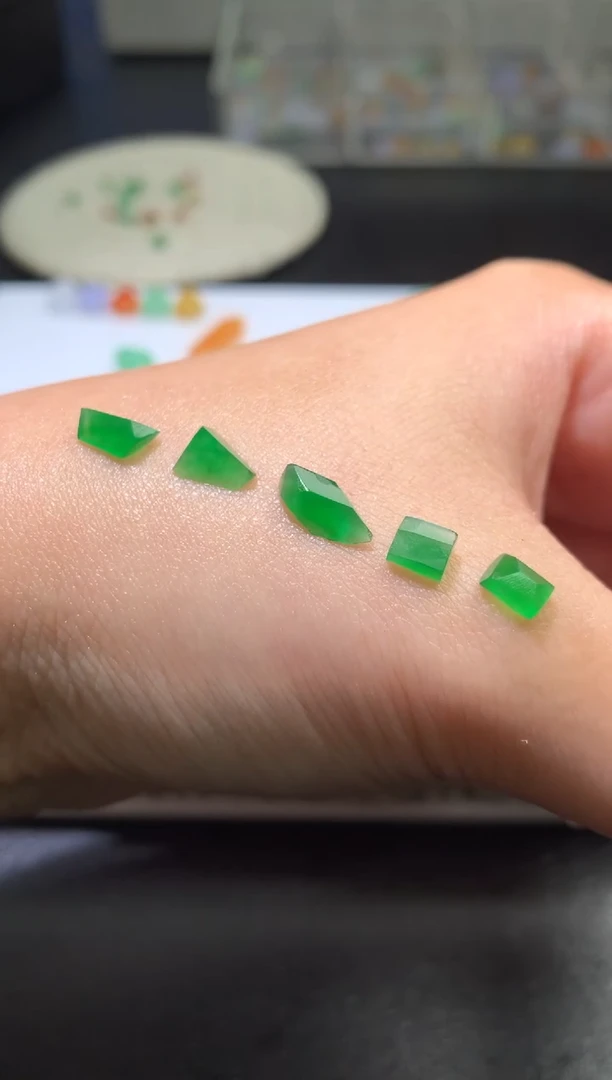 未镶嵌定制翡翠劉*丽毛货