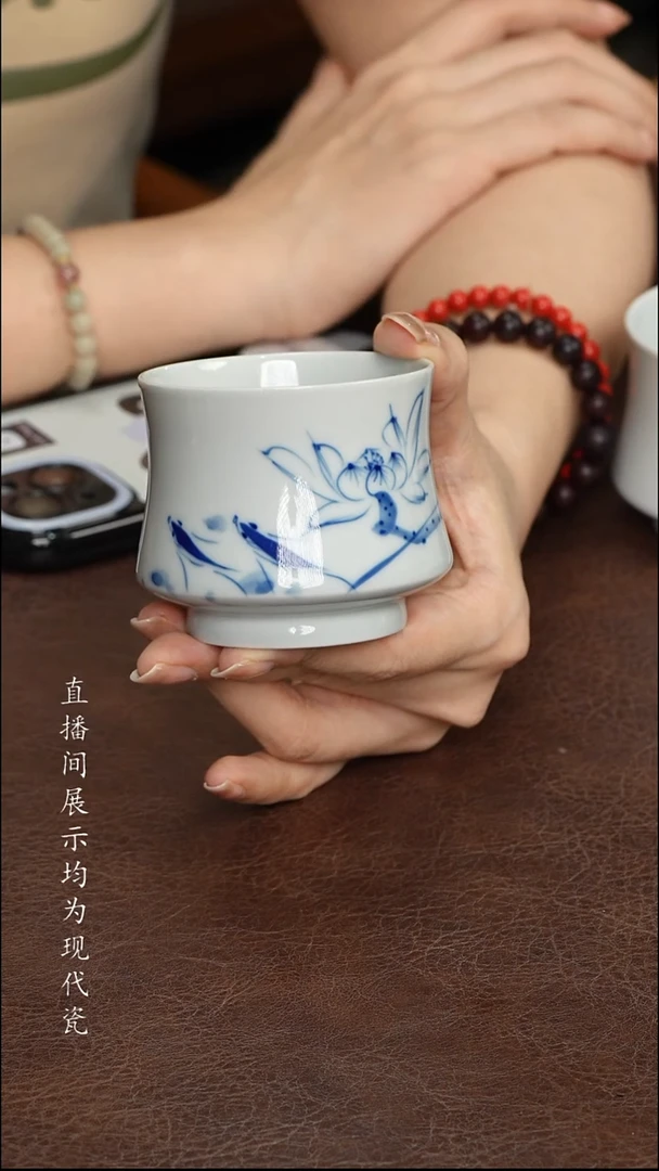 七七-专属青花荷花杯