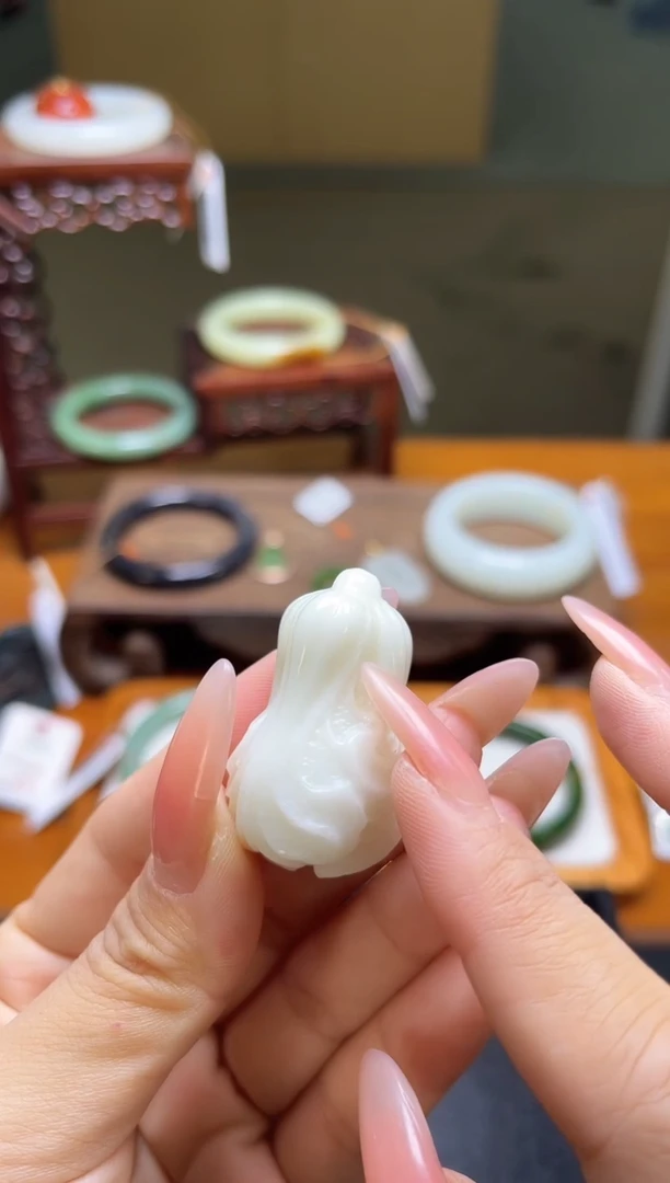 吊坠(不含链)未镶嵌和田玉新疆米达 白菜 有瑕疵