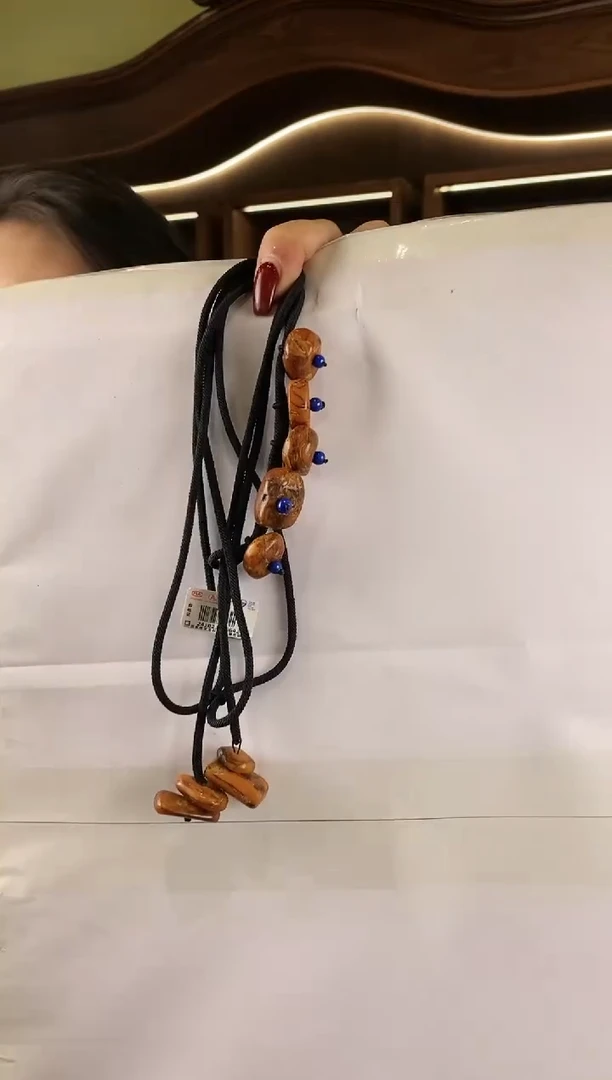 未镶嵌颈饰琥珀多人
