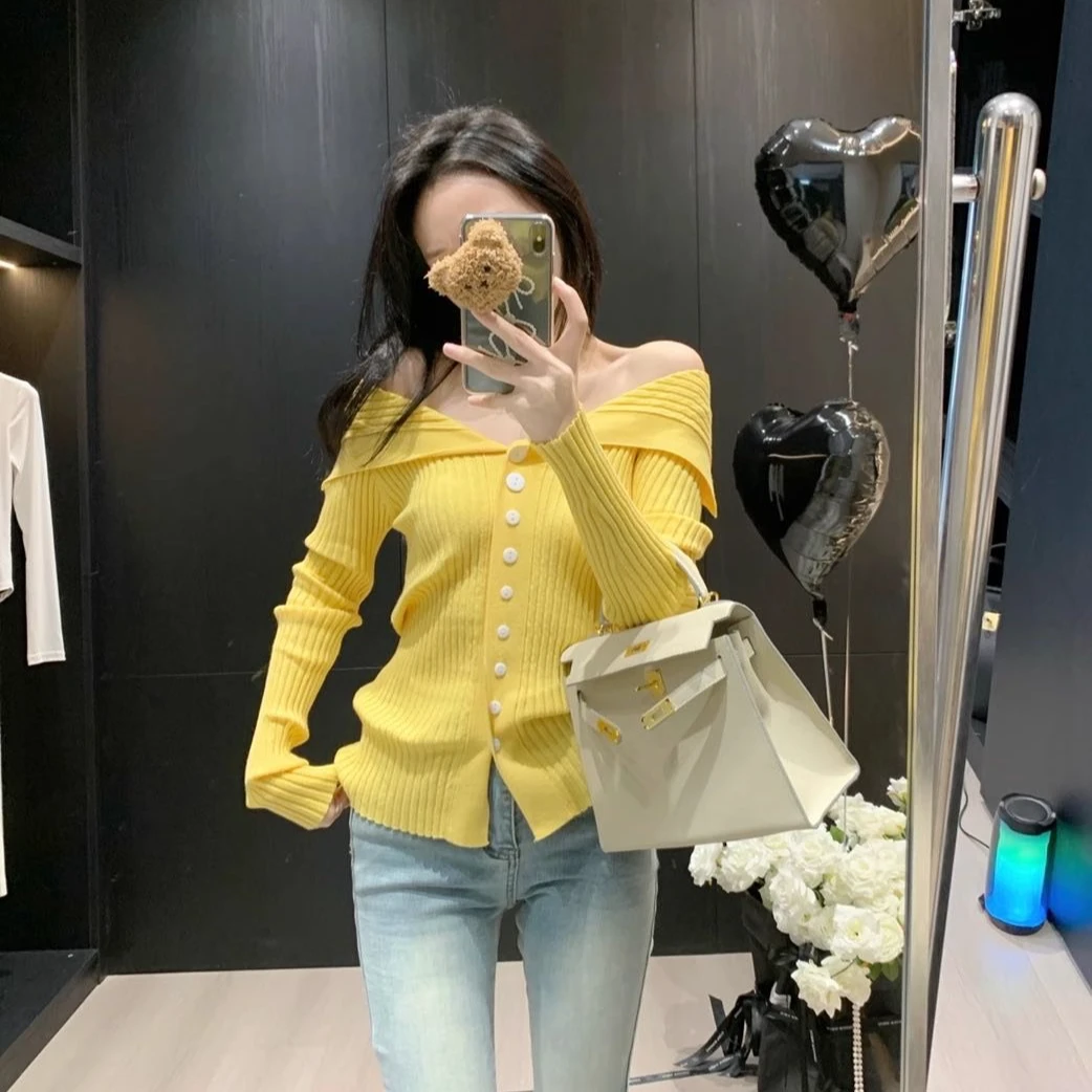 一字肩上衣女2025秋冬新款法式高级感气质修身显瘦小个子针织开衫