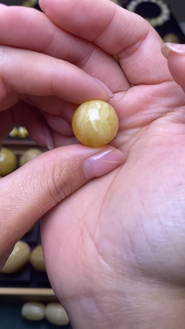 未镶嵌琥珀裸石葵. 5