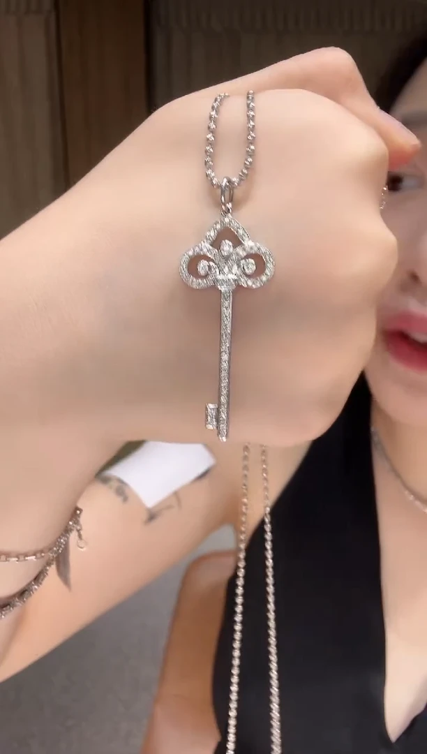 铂Pt950镶嵌吊坠（不含链）钻石鸢尾花