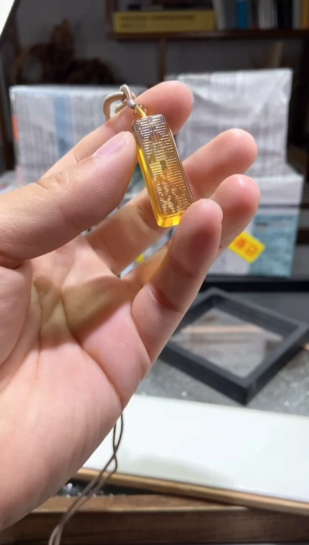 琥珀颈饰未镶嵌天官赐福