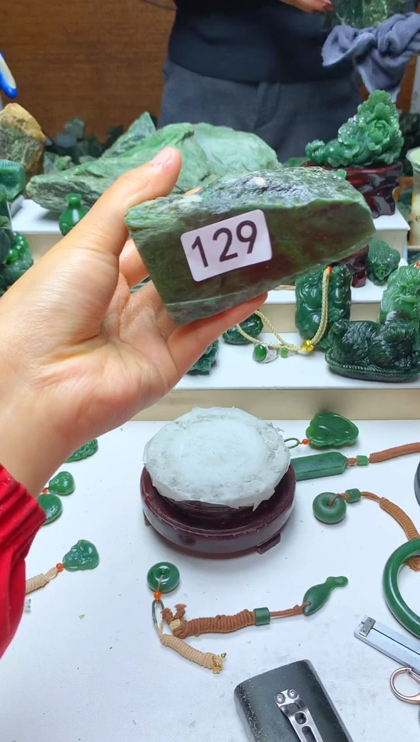 未镶嵌和田玉摆件1